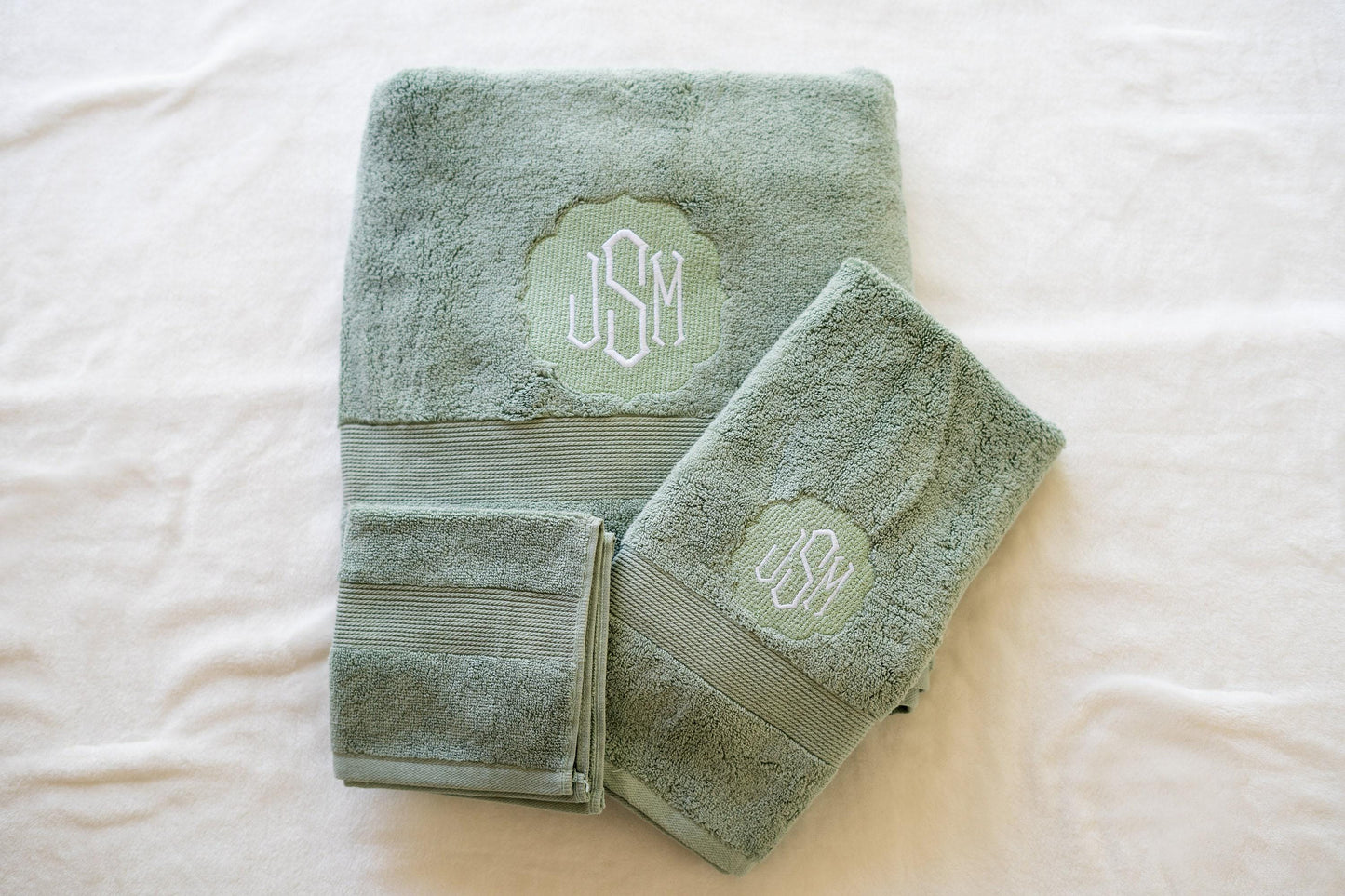 THICK Embroidered Bath Towel, Custom Towel, Personalized Towel, Monogram Towel, Christmas, Wedding, Grad Gift, Housewarming, Anniversary