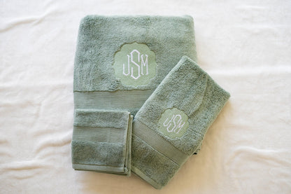 THICK Embroidered Bath Towel, Custom Towel, Personalized Towel, Monogram Towel, Christmas, Wedding, Grad Gift, Housewarming, Anniversary
